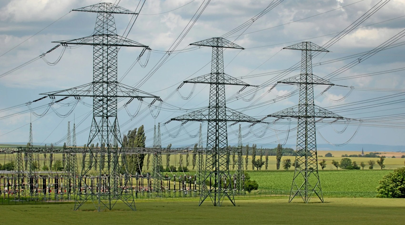 Freileitungsmaste bei Vieselbach